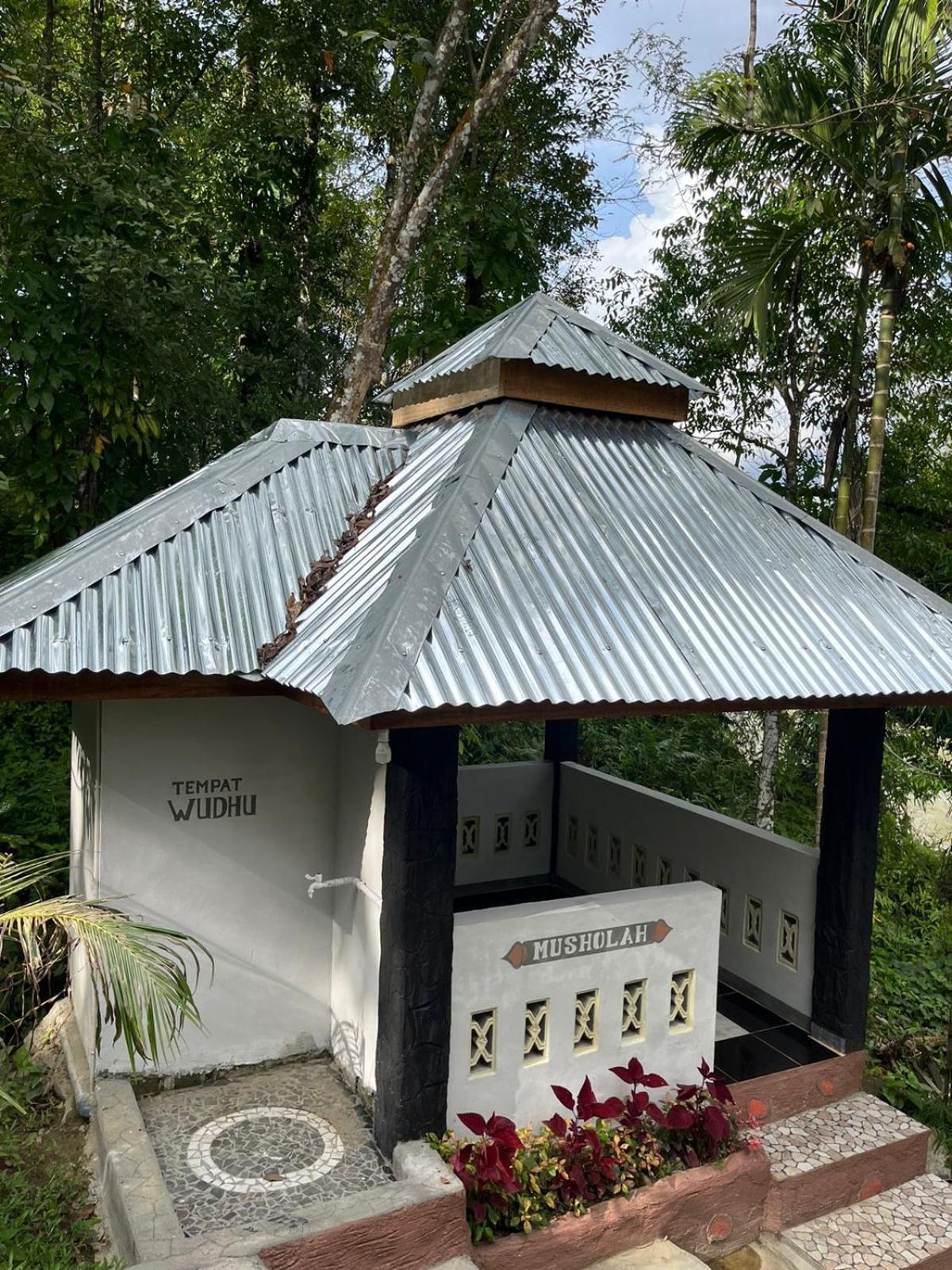 Asim Paris Guesthouse & Jungle Trekking Bukit Lawang Exterior photo