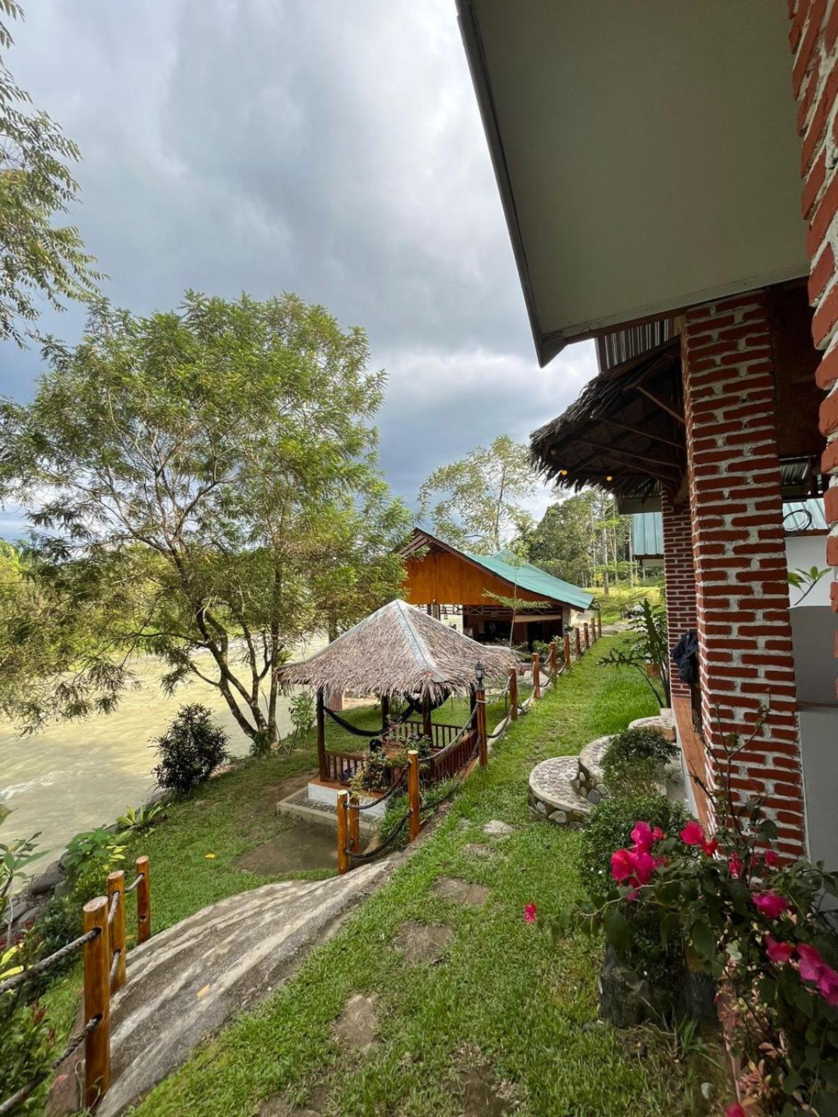 Asim Paris Guesthouse & Jungle Trekking Bukit Lawang Exterior photo