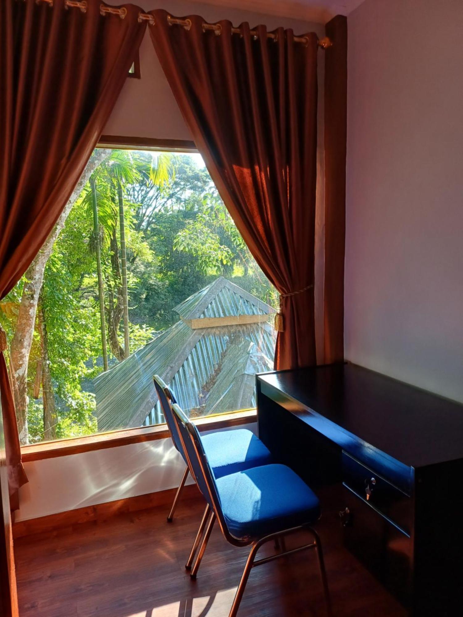 Asim Paris Guesthouse & Jungle Trekking Bukit Lawang Exterior photo