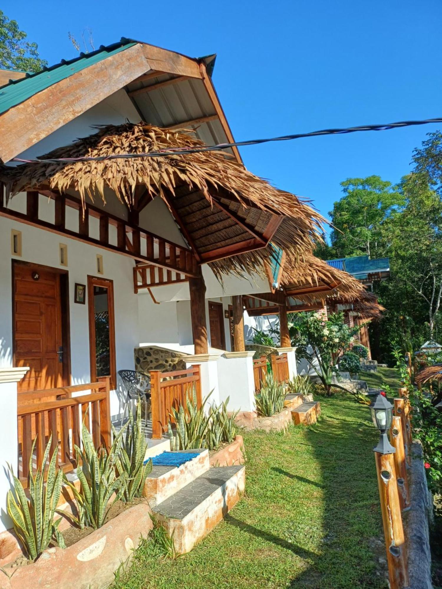Asim Paris Guesthouse & Jungle Trekking Bukit Lawang Exterior photo
